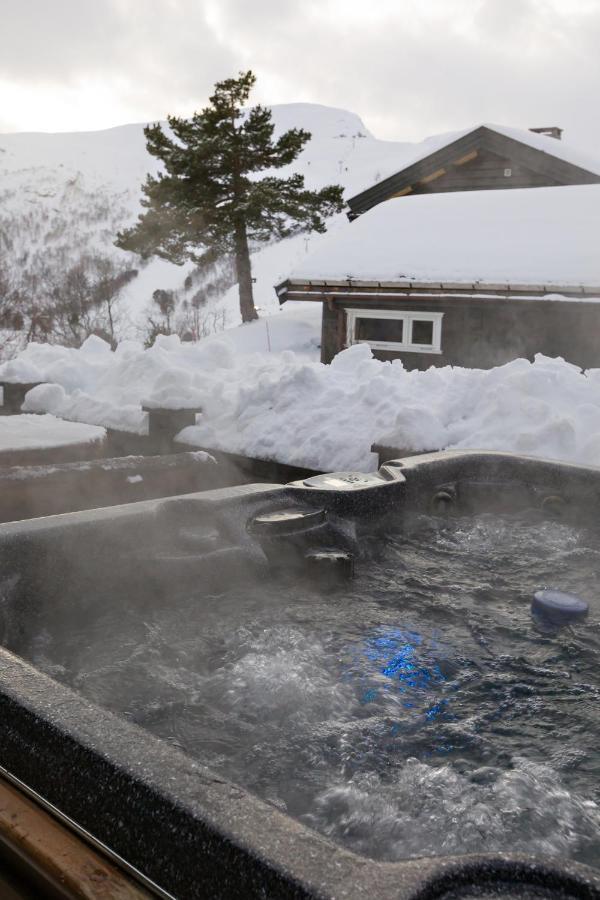 Strandafjellet Mountain Lodge สตรานดา ภายนอก รูปภาพ